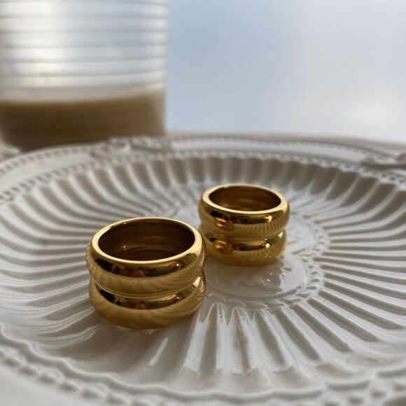 NWT Jaus Jewelry Vintage Thick Gold Band Ring - Picture 2 of 6